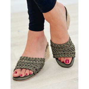 Women's MIA Khaki Woven Chunky Heel Sandals Size 9